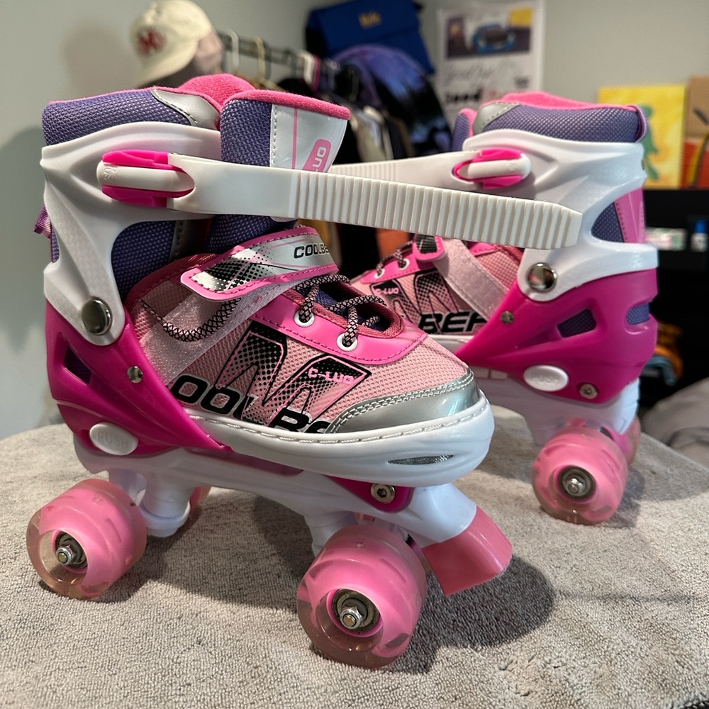 Sowume Adjustable Roller Skates for Kids with Illuminated Wheels